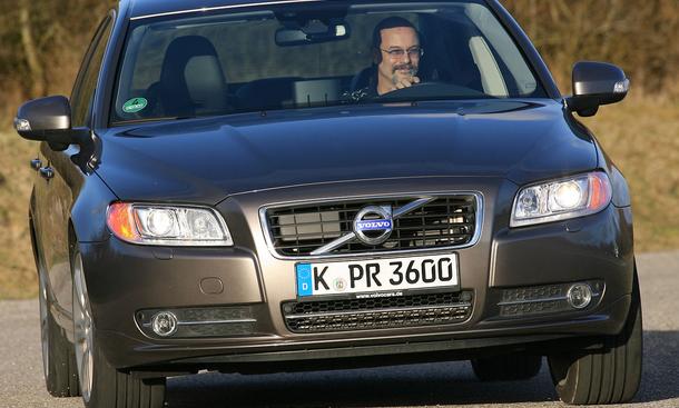 Volvo S80 2.0 T
Der S80 muss gegen den Saab 9-5 seinen Platz an der Spitze des schwedischen Auto-Olymps verteidigen Bilder Volvo S80 2.0 T Front