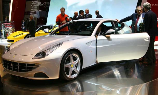 Mercedes SLK (2011) - Mercedes SLKDie Branche beschleunigt wieder durch: Einer der Frühlingsboten auf dem Genfer Autosalon ist der Ferrari FF Mercedes SLK Roadster 2011