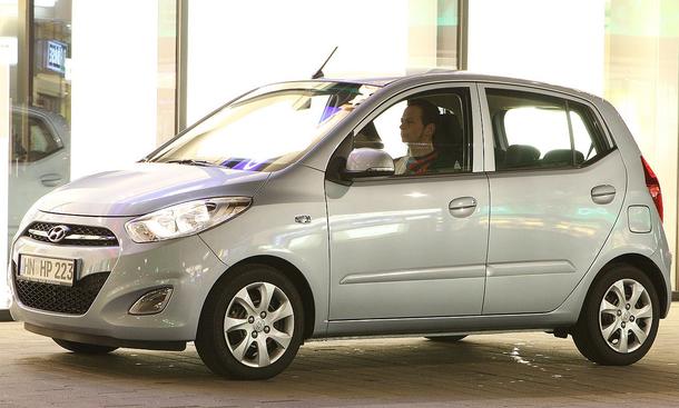 Hyundai i10 1.1
Hyundai hat den i10 einer leichten Überarbeitung unterzogen Bilder Hyundai i10 1.1 Facelift
