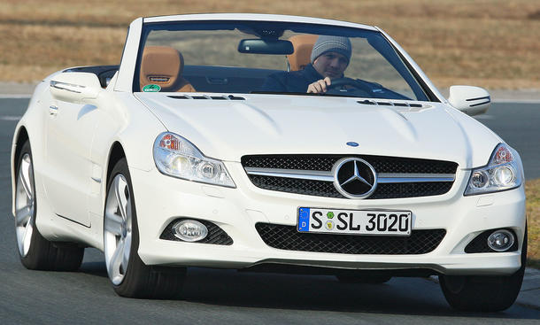 Mercedes SL 500
Den Mercedes gibt es ab einem Grundpreis von 112.812 Euro Mercedes SL 500 ab 112.812 Euro