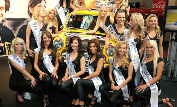 Messerundgang mit den Kandidatinnen Miss Tuning 2011