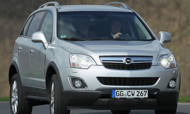 Opel Antara 2.2 CDTI 4x4
Der Antara trägt das bekannte Opel-Familiengesicht, eine neue Frontschürze lässt ihn nun dynamischer aussehen Opel Antara 2.2 CDTI 4x4 Opel-Familiengesicht