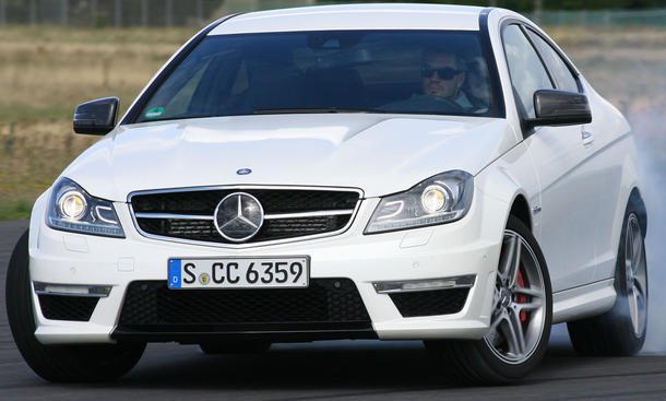 Mercedes C63 AMG Coupé fühlt sich wie ein echter Sportwagen an