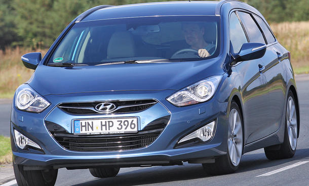 Hyundai i40cw 1.7 CRDi - Große Leuchten dominieren die Front und das Heck des Hyundai Hyundai i40cw 1.7 CRDi - Die Front