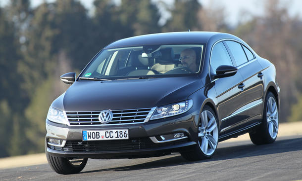 VW CC 2.0 TDI BlueMotion Technology - Auch ohne den Namenszusatz „Passat“ ist der CC ein solcher geblieben: Klar gezeichnetes Ratio-Design mit etwas gewollten Zier-Elementen VW CC 2.0 TDI BlueMotion Technology - Ratio-Design