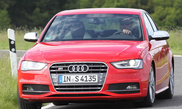 Audi S4 - Beim Thema Agilität zeigt der Audi der Konkurrenz , wo es langgeht Bilder Audi S4 2012 Vergleichstest