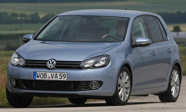 VW Golf 1.2 TSI - An neutraler Fahrsicherheit ist der Golf nicht zu überbieten. Das hat seinen Preis: Mit 20.210 Euro ist er das mit Abstand teuerste Fahrzeug im Test Bilder VW Golf 1.2 TSI 2012 Vergleich