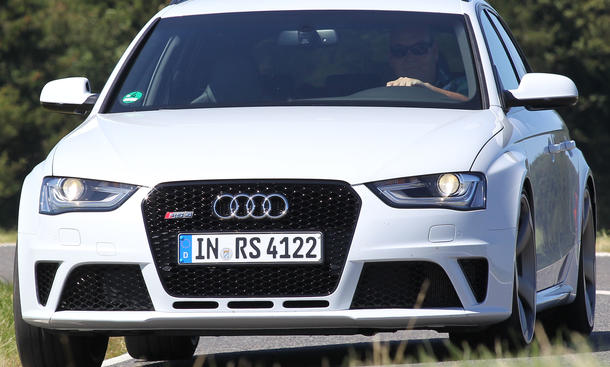 Audi RS4 Avant - Audi hat mit dem RS4 Avant ein Sportkombi kreiert, der dem etablierten AMG T-Modell ordentlich einheizt Bilder Audi RS4 Avant 2012 Sport-Kombi-Vergleich