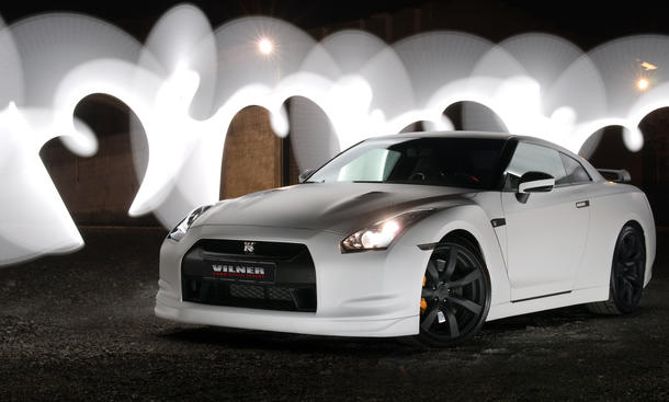 Nissan GT-R: Innenraum-Tuning mit Drachen-Optik von Vilner Nissan GT-R: Innenraum-Tuning mit Drachen-Optik von Vilner
