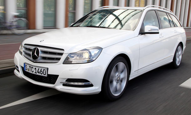 Mercedes C 350 CDI BlueEFFICIENCY T-Modell - Eckdaten Mercedes C 350 CDI blueEfficiency T-Modell: 265 PS, Hinterradantrieb, 0-100 km/h in 6,0 s, 250 km/h Spitze, 7,1 l D/100 km, 49.564 Euro Mercedes C 350 CDI BlueEFFICIENCY T-Modell Technische Daten