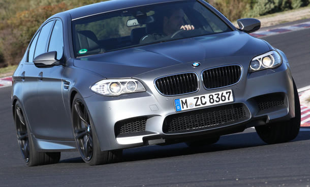 BMW M5 - Pure Power: Im BMW M5 stecken pulsierende 560 PS, ... Bilder BMW M5 (F10) 2013 Sportlimousine Vergleich
