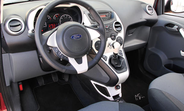 Bilder Ford Ka 1.2 2013 Vergleich Cockpit