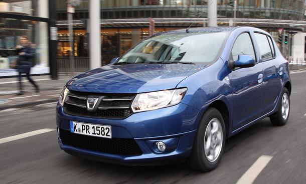 Dacia Sandero  TCe 90 2013 Test Dreizylinder Fahrbild Front