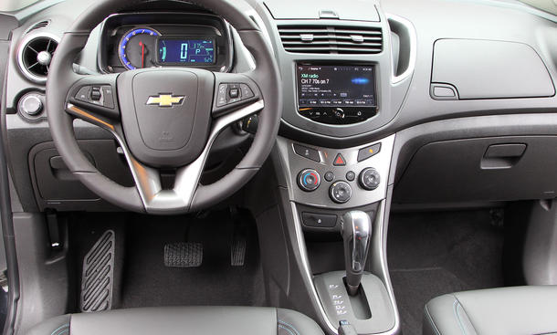 Bilder Chevrolet Trax 1.6 2013 Kompakt SUV Cockpit