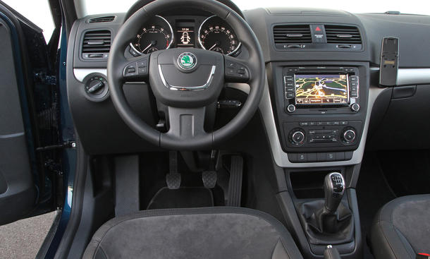 Vergleich SUV Van Skoda Yeti Roomster 1-2 TSI Cockpit