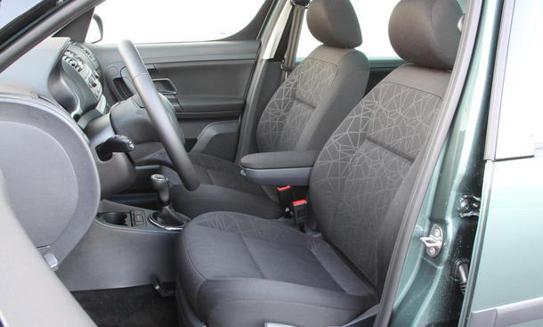 Vergleich SUV Van Skoda Yeti Roomster 1-2 TSI Innenraum
