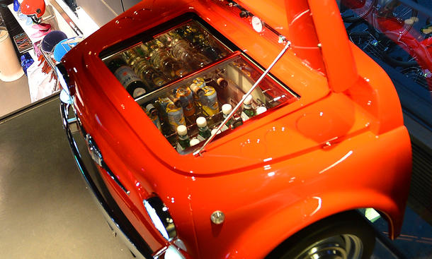 Smeg Kühlschrank Orange : Fiat 500: kühlschrank im kleinwagen design von smeg autozeitung.de Smeg Kühlschrank Orange : Fiat 500: kühlschrank im kleinwagen design von smeg autozeitung.de