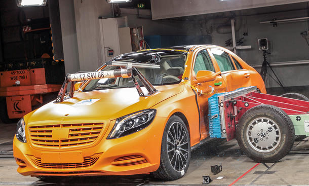 Mercedes S Klasse 2013 Crashtest Sicherheit Assistenzsysteme Airbags