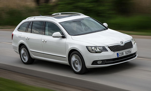 Skoda Superb Combi 2013 Bilder Fahrbericht Front