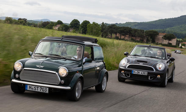 Der Classic Mini Knightsbridge Trifft Auf Das Neue Mini Cooper S