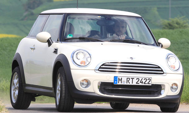 Mini One Minimalist - Der Pionier unter den trendigen Kleinen, weiß noch immer wie es geht - insbesondere beim Fahrspaß liegt der Mini ganz vorne Bilder Mini One Minimalist Opel Adam 1.4 ecoFLEX 2013 Kleinstwagen City-Cars Vergleich
