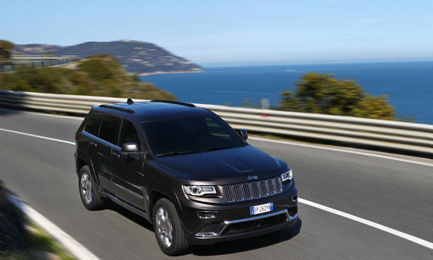 Jeep Grand Cherokee 3.0 V6 Multijet Test Bilder 2014 technische Daten Front LED-Tagfahrlichter