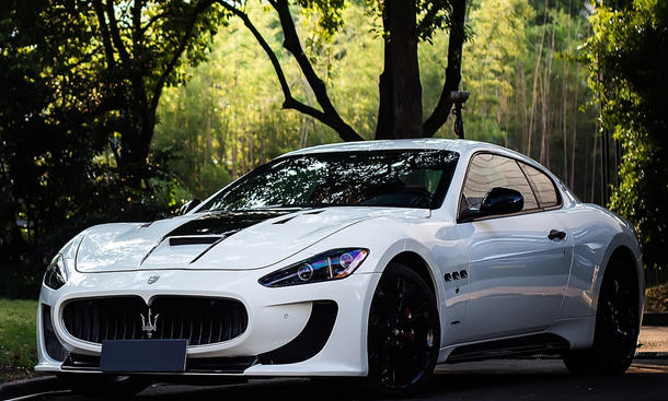 DMC Sovrano Maserati Gran Turismo S Tuning Bilder Coupé Schwarz-Weiß-Gewand