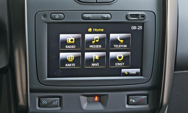 Bilder Dacia Duster TCe 125 4x2 2013 Fahrbericht Bordcomputer Touchscreen