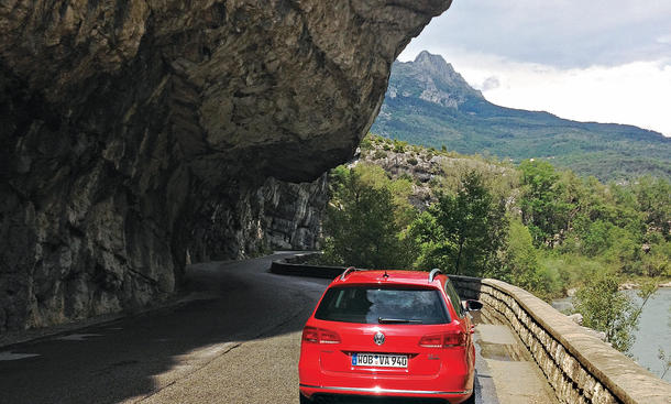 VW Passat Variant 2.0 TDI im Dauertest - Flink: die gefühlvolle Lenkung erleichtert das Kurvenfahren Bilder VW Passat Variant 2.0 TDI Dauertest 100.000 km Fazit Lenkung