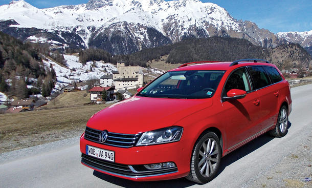 VW Passat Variant 2.0 TDI im Dauertest - Der rote Lack strahlt mit der Sonne um die Wette – auch nach 100.000 Kilometern Bilder VW Passat Variant 2.0 TDI Dauertest 100.000 km Fazit Lackierung