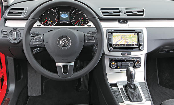 VW Passat Variant 2.0 TDI - Das ist ... - ... gut: Die Materialanmutung ... ... im Inneren ist auch nach 100.000 Kilometern top. Alters- oder Verschleißerscheinungen? Fehlanzeige! Bilder VW Passat Variant 2.0 TDI Dauertest 100.000 km Fazit positiv Verarbeitung Verschleiß