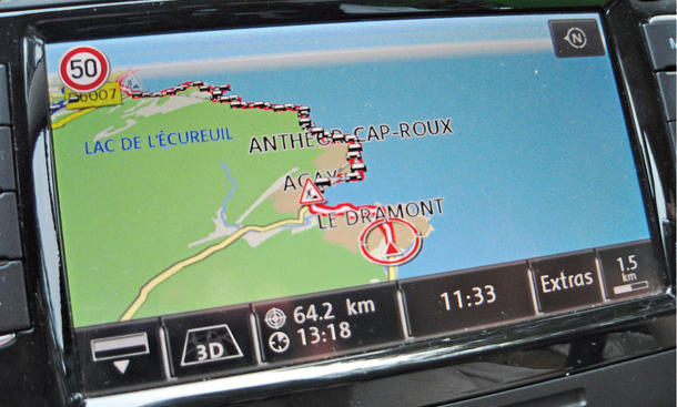 VW Passat Variant 2.0 TDI - Das ist ... - ... schlecht: Das Navigationssystem ... ... trödelt mit langsamen Menü-Reaktionszeiten und langwieriger Routenberechnung vor sich hin Bilder VW Passat Variant 2.0 TDI Dauertest 100.000 km Fazit negativ Navigationssystem