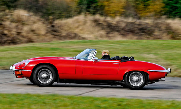 Jaguar E-Type 4.2 Reihensechszylinder Motor Bilder 