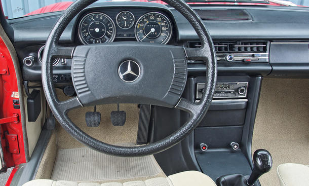 Mercedes 230.4 Bilder technische Daten Oldtimer Cockpit 