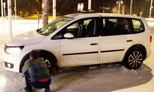 Vw Touran 2015 Erlkonig Mule Zeigt Neue Van Generation