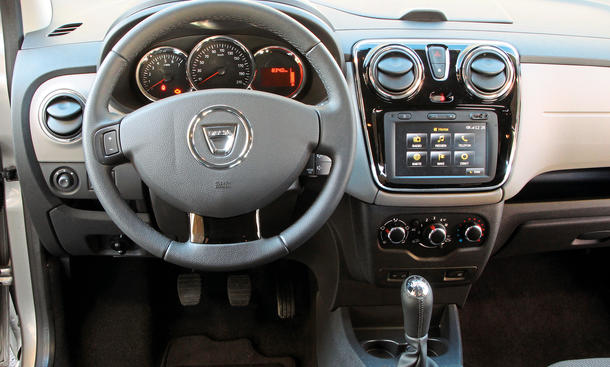 Dacia Lodgy Kaufberatung Bilder technische Daten Cockpit