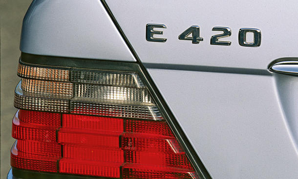 Mercedes E 420 Kaufberatung Bilder technische Daten Schriftzug