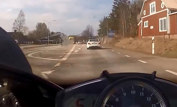 Frisch aus dem Netz: Der Versuch einer Yamaha R1 Frisch aus dem Netz: Der Versuch einer Yamaha R1