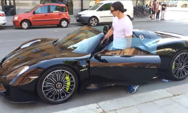 Frisch aus dem Netz: Neuer Porsche für Zlatan Ibrahimovic Frisch aus dem Netz: Neuer Porsche für Zlatan Ibrahimovic