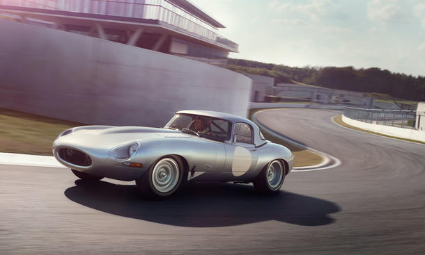 Vorschau: Pebble Beach Concours d'Elegance 2014 - Genau das richtige für Pebble Beach 2014: Der Jaguar Lightweight E-Type ist an Exklusivität und Faszination kaum zu übertreffen und zuden bietet keiner wie er die Mischung aus Jung und Alt. Pebble Beach 2014 Jaguar Lightweight E-Type Nachbau