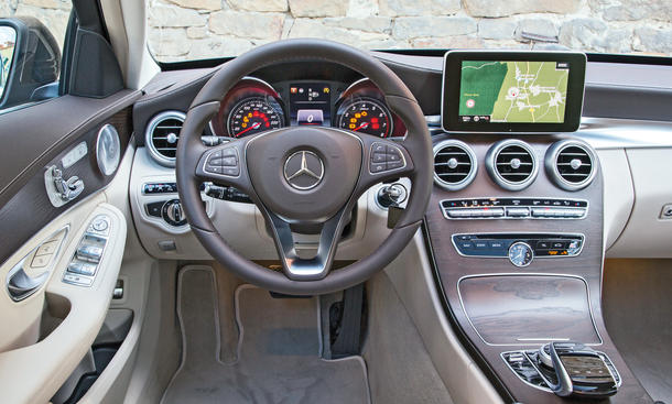 Mercedes C-Klasse Limousine T-Modell Kaufberatung Bilder technische Daten Cockpit