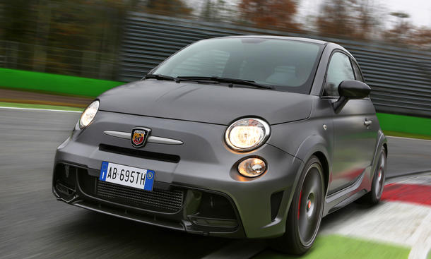 Abarth 695 Biposto Fiat 500 Fahrbericht Kleinwagen Sportversion