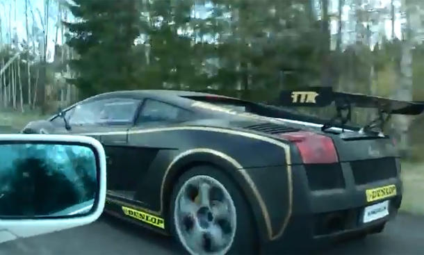 BMW 3er E30 macht Lamborghini Gallardo platt BMW 3er E30 macht Lamborghini Gallardo platt
