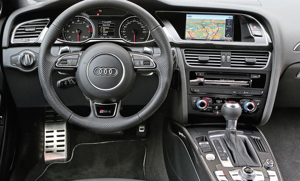 Audi RS4 Avant Vergleich Test Sportkombi Cockpit