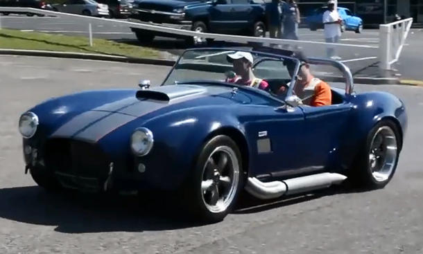 Video: Shelby Cobra auf Abwegen Video: Shelby Cobra auf Abwegen
