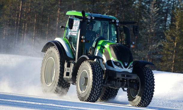 nokian tyres weltrekord traktor fastest valtra t234 