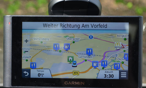 Garmin nüviCam Assistenzsysteme Navi Test Nachrüsten Spurverlassenswarnung Kollisionswarnung