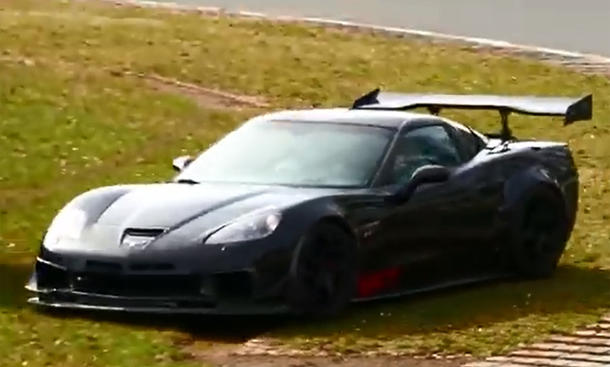 Chevrolet Corvette & Renault Clio: Crash-Video Chevrolet Corvette & Renault Clio: Crash-Video