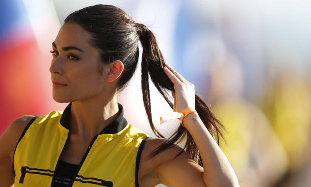 F1: Grid Girls in Barcelona - Zöpfchen hergerichtet und schon kann's losgehen: grid girls formel 1 2015 f1 spanien gp barcelona schönheiten hostessen erotik
