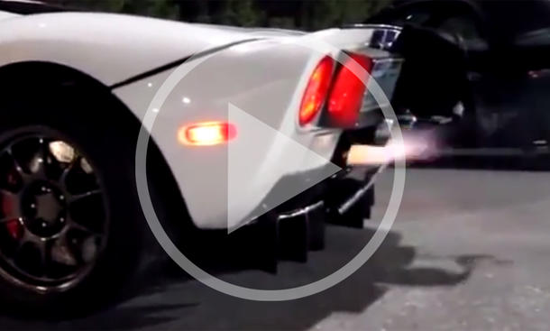 Ford GT spuckt Feuer Ford GT spuckt Feuer
